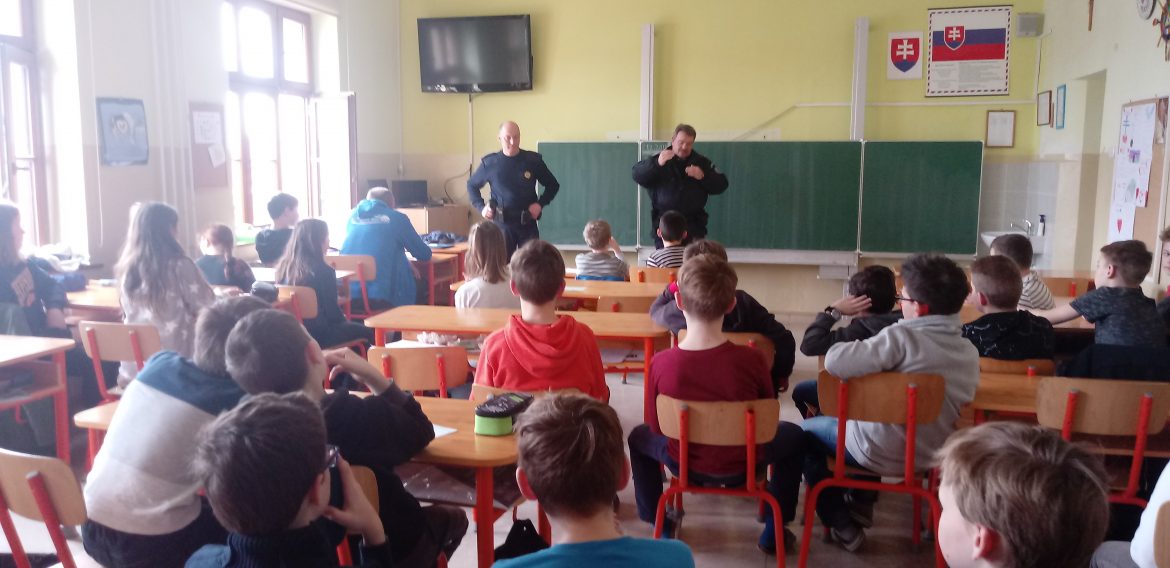 Mestská polícia v škole