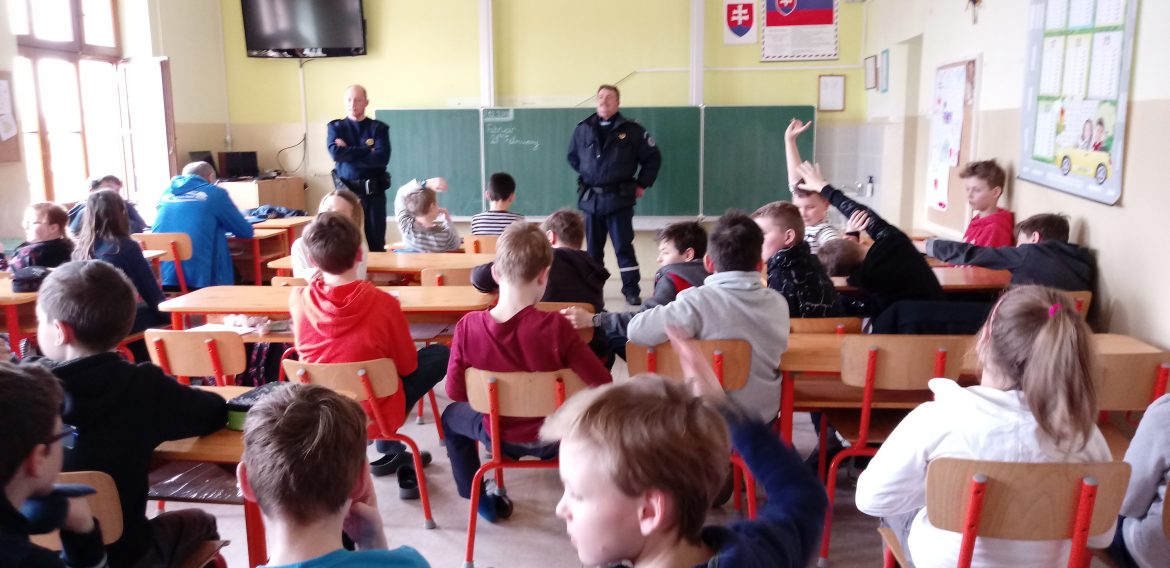 Mestská polícia v škole