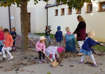 Upratovanie na školskom dvore